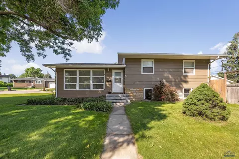 2517 Judy Ct, Rapid City, SD 57702