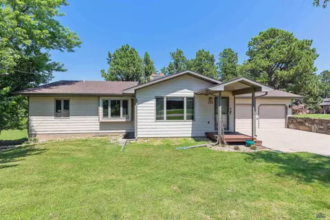 8704 Highland Hills Rd, Rapid City, SD 57702