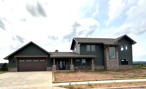 5705 Cloud Peak Dr, Rapid City, SD 57702