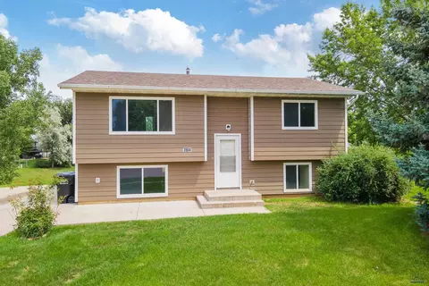 3904 Hampton Ct, Rapid City, SD 57701