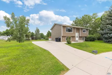 3904 Hampton Ct, Rapid City, SD 57701 photo 2