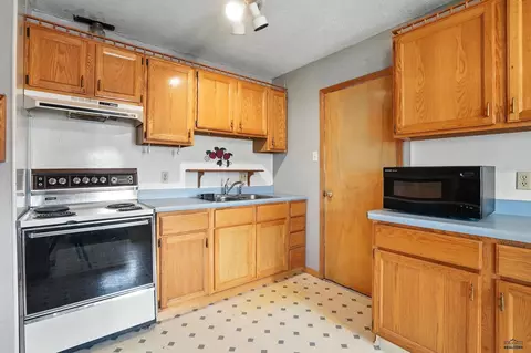Kitchen - 1108 Locust, Kadoka, SD 57543 photo 3 of 5