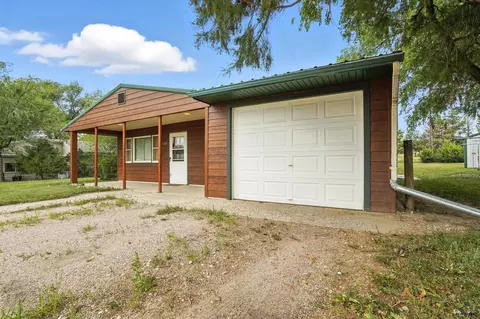 Exterior - 1108 Locust, Kadoka, SD 57543 photo 2 of 5