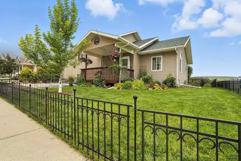 636 Earleen St, Rapid City, SD 57701