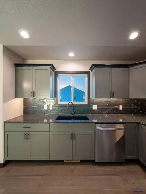 Kitchen - 623 Bull Run Dr, Box Elder, SD 57719 photo 2 of 4