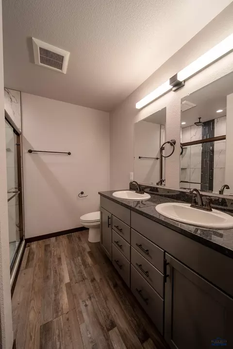 Bath - 623 Bull Run Dr, Box Elder, SD 57719 photo 2 of 9