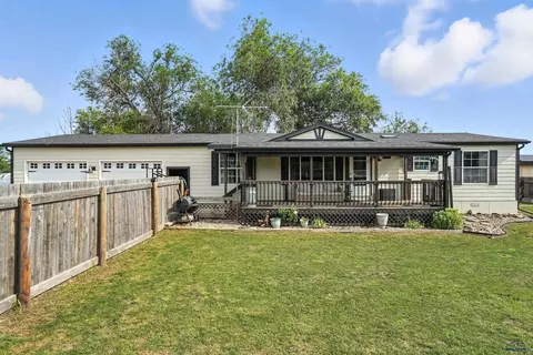 402 3rd St, Nisland, SD 57762