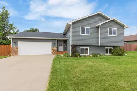 10273 Remmington St, Summerset, SD 57718