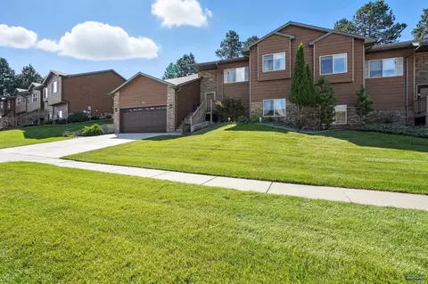 6533 Muirfield Dr, Rapid City, SD 57702