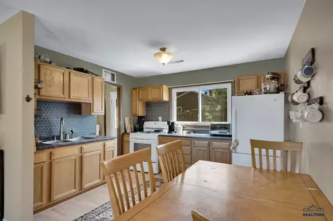 2402 Willow Ave, Rapid City, SD 57701 photo 5