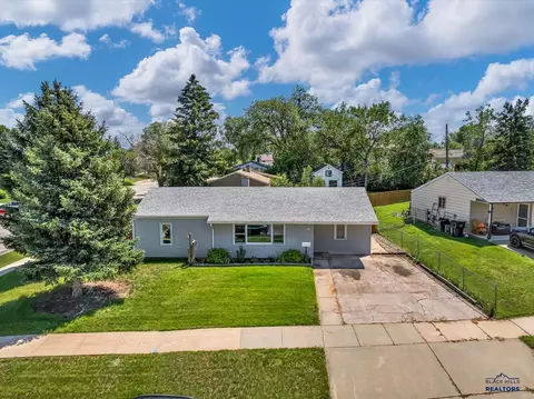 2402 Willow Ave, Rapid City, SD 57701 photo 2