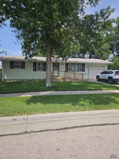 2416 Janet St, Rapid City, SD 57702