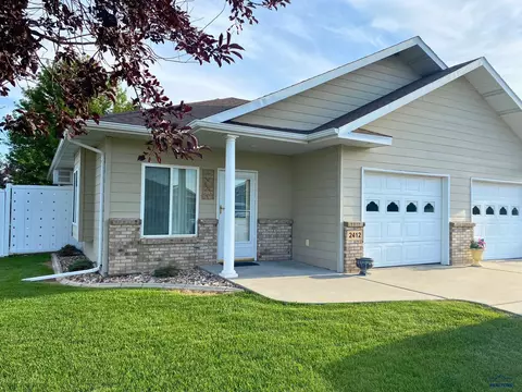 2412 Merlot Dr, Rapid City, SD 57701