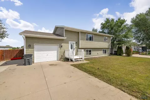 618 Stealth Ln, Box Elder, SD 57719 photo 2