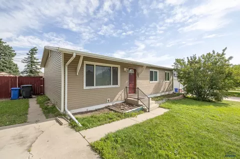 4 Idlewood Dr, Rapid City, SD 57701