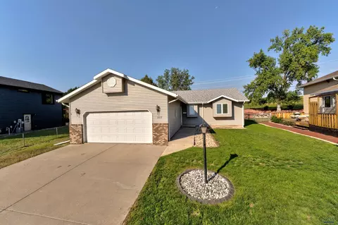 2815 Hoefer Ave, Rapid City, SD 57701