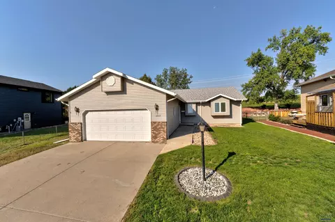 2815 Hoefer Ave, Rapid City, SD 57701