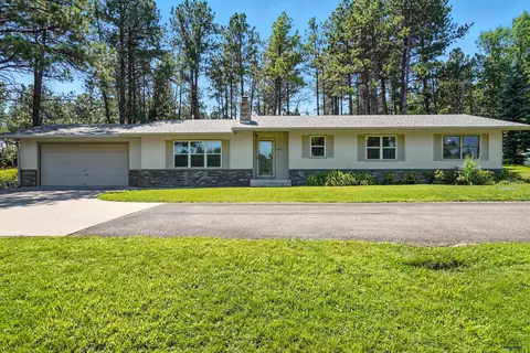 4202 Starlite Dr, Rapid City, SD 57702