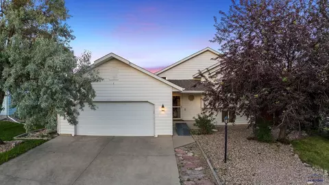 2198 Old Farm Ct, Rapid City, SD 57703