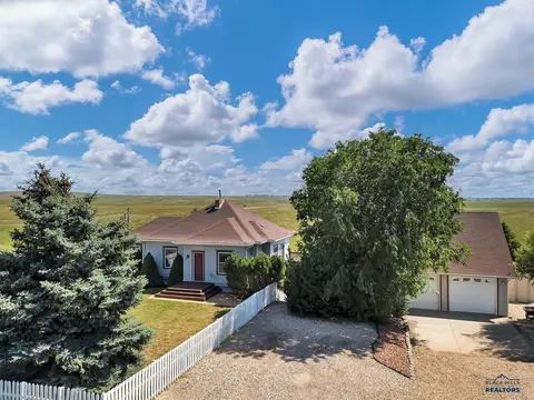 1932 Helios Dr, Rapid City, SD 57703