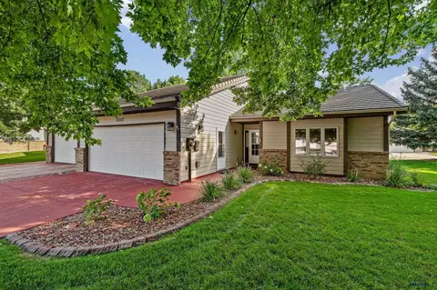 3852 Pebble Beach Ct, Rapid City, SD 57701