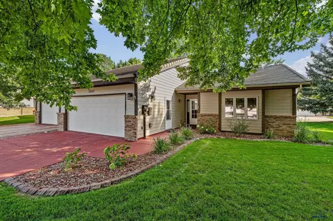 3852 Pebble Beach Ct, Rapid City, SD 57703
