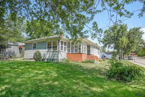 1105 Meade St, Belle Fourche, SD 57717 photo 3