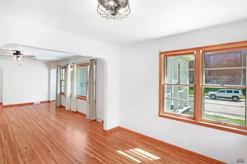 1105 Meade St, Belle Fourche, SD 57717 photo 12