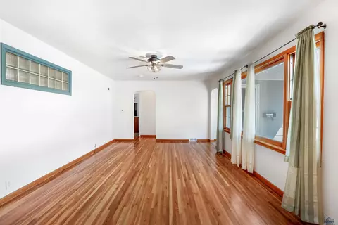 1105 Meade St, Belle Fourche, SD 57717 photo 11