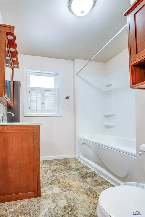 1105 Meade St, Belle Fourche, SD 57717 photo 21