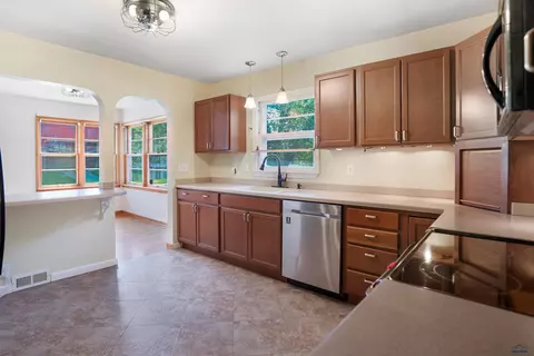 1105 Meade St, Belle Fourche, SD 57717 photo 17