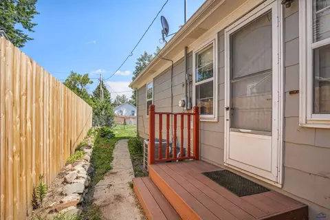 1105 Meade St, Belle Fourche, SD 57717 photo 8