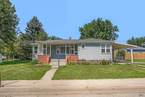 1105 Meade St, Belle Fourche, SD 57717 photo 2