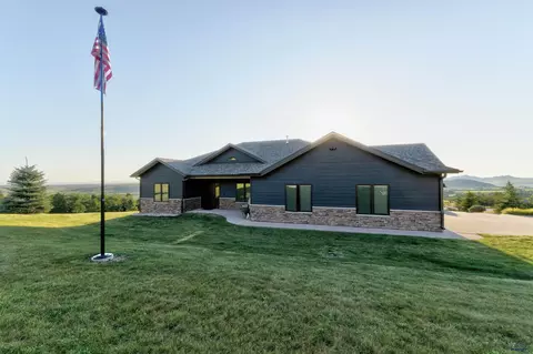 11840 Ridgefield Ct, Spearfish, SD 57783