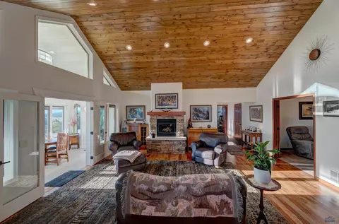 Living - 11840 Ridgefield Ct, Spearfish, SD 57783 photo 3 of 4