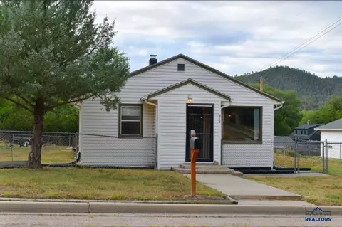 312 Canton Ave, Hot Springs, SD 57747