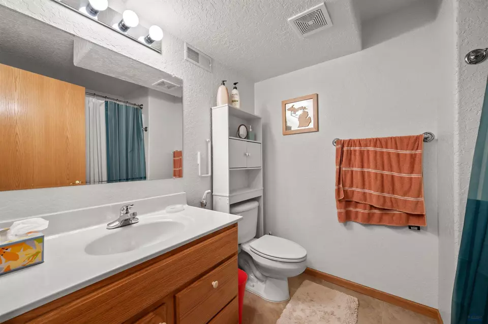 Bath - 813 University St, Spearfish, SD 57783 photo 3 of 3