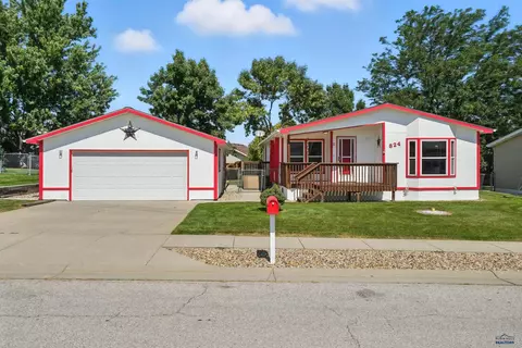 824 Flamingo Dr, Rapid City, SD 57701