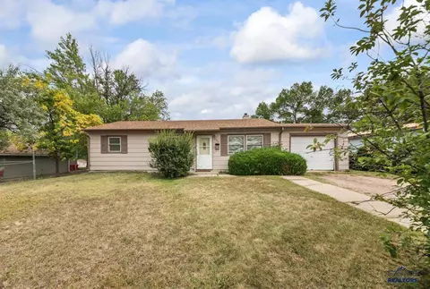 3306 Maple Ave, Rapid City, SD 57701