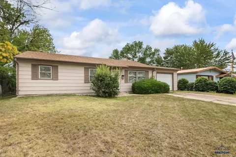 3306 Maple Ave, Rapid City, SD 57701 photo 2