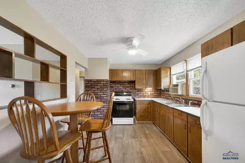 3306 Maple Ave, Rapid City, SD 57701 photo 7