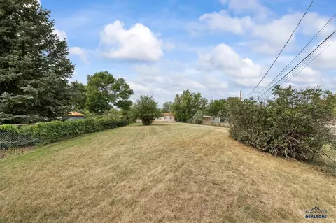 3306 Maple Ave, Rapid City, SD 57701 photo 4