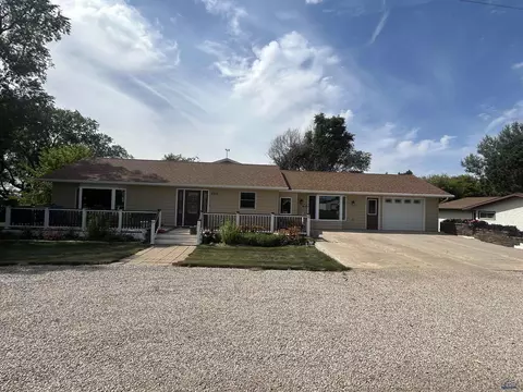 605 W 1st Ave, Bison, SD 57620