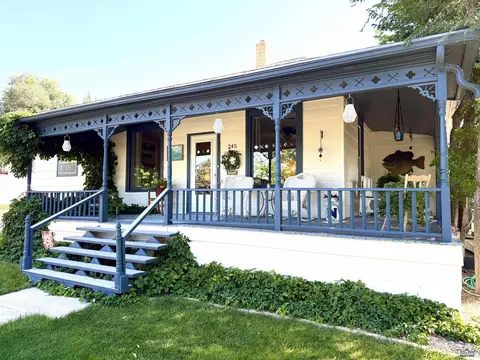 245 N 4th, Hot Springs, SD 57747