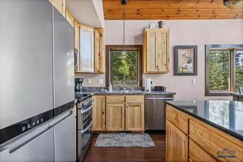 Kitchen - 21156 Lost Camp Trl, Lead, SD 57754 photo 2 of 3