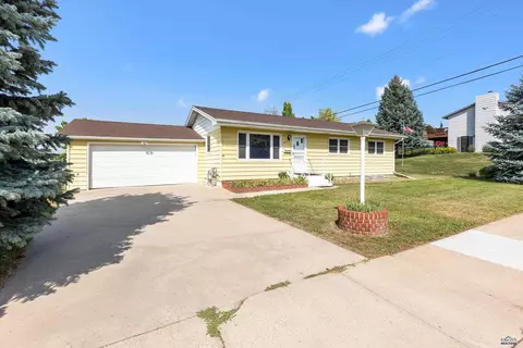 2906 Tomahawk Dr, Rapid City, SD 57702