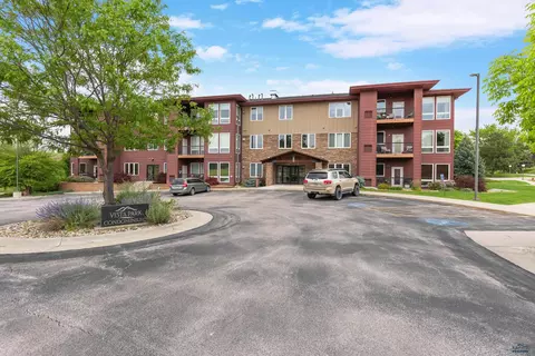 4031 Fairway Hills Dr, Rapid City, SD 57702