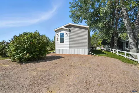 517 Antelope St, Wall, SD 57790
