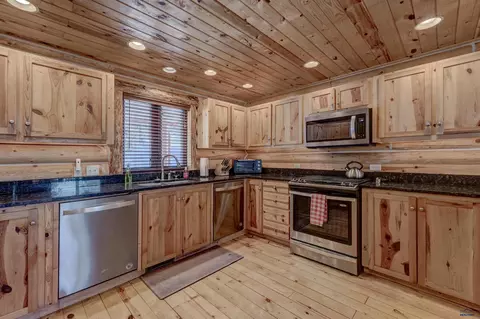 Kitchen - 21172 High Ridge Trl, Lead, SD 57754 photo 2 of 3