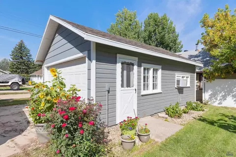 1417 Pine St, Sturgis, SD 57785 photo 5